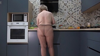 Watch A Curvy Wife In Nylon Pantyhose In The Kitchen