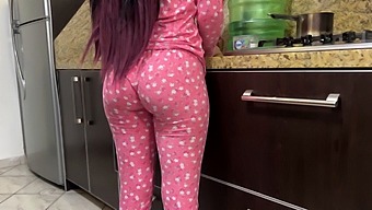A Mature Man Is Infatuated With The Butt Of His 18-Year-Old Stepdaughter